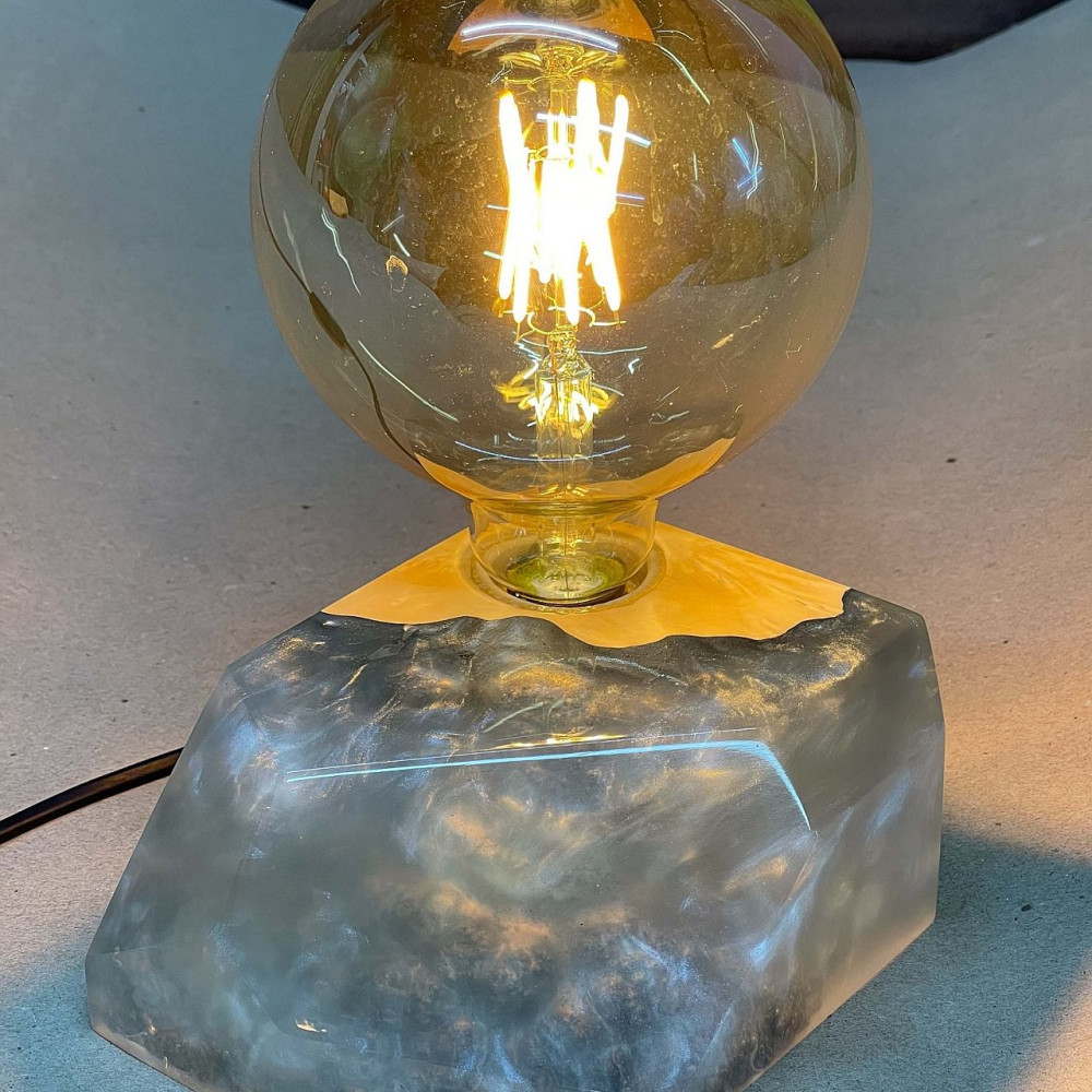 LAMP ON STAND SHINE 02