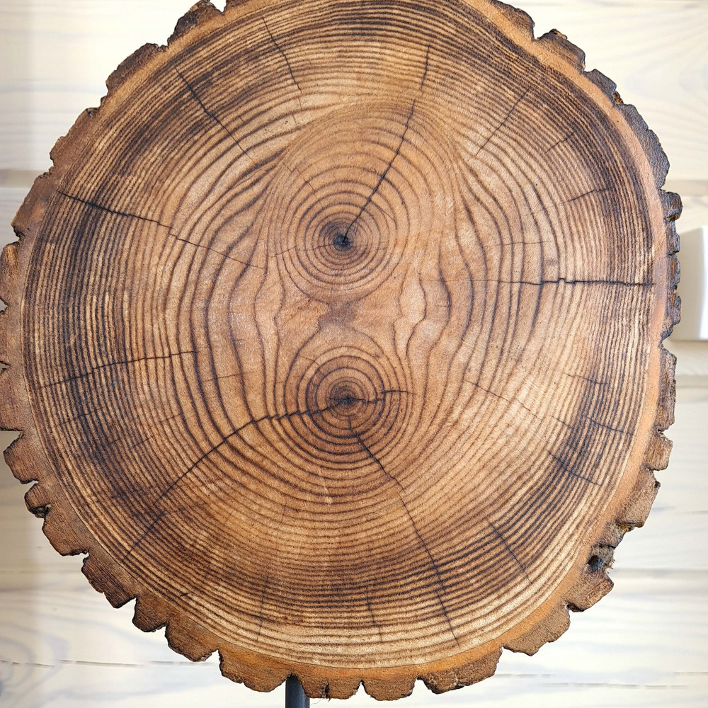 WOOD CUT ON A STAND (KR041) WOOD CUT ON A STAND (KR041)