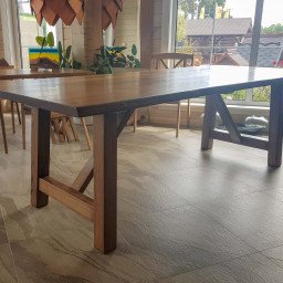DINING TABLE TITAN