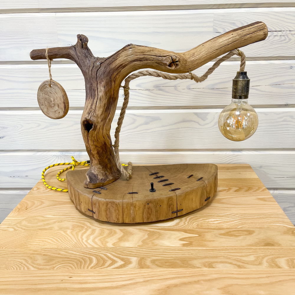LAMP ON STAND KR042