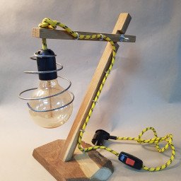 LAMP ON STAND KR041